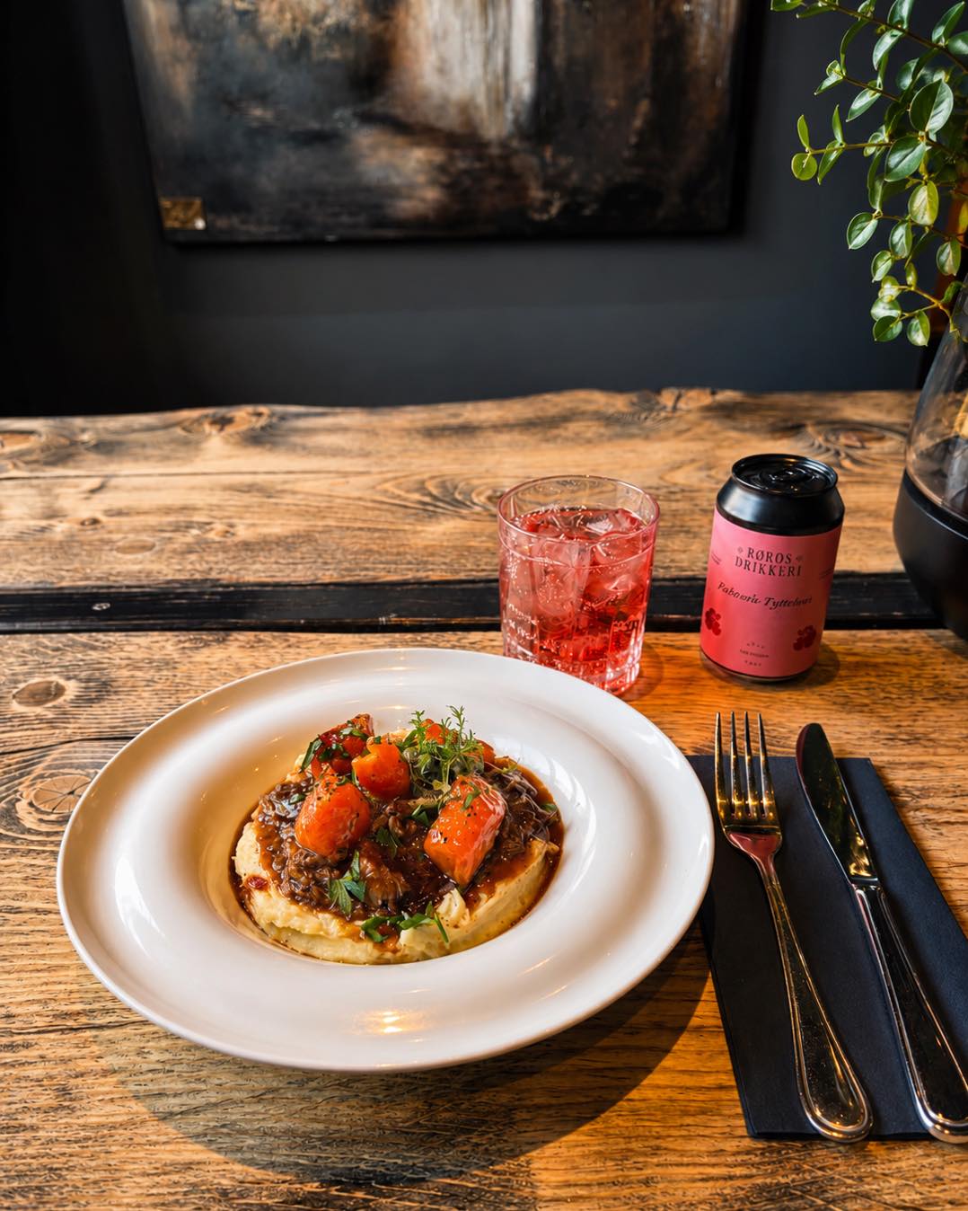 Braisert kjøtt med potetmos og lokal saft